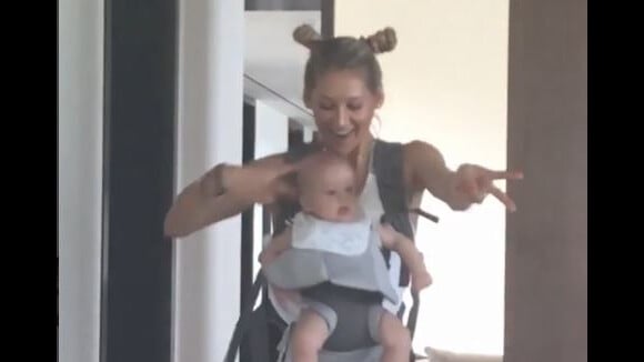 Anna Kournikova : Rare vidéo avec un de ses bébés pour soutenir Enrique Iglesias