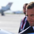 Le président français Emmanuel Macron et sa femme Brigitte arrivent à l'aéroport de Saint-Petersbourg, à l'occasion du Forum économique international de Saint-Pétersbourg. Le 24 mai 2018.