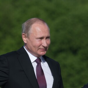 Vladimir Poutine accueille le président Emmanuel Macron et sa femme Brigitte au palais Constantin à Strelna, près de Saint-Petersbourg le 24 mai 2018 © Jacques Witt / Pool / Bestimage