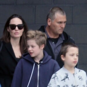 Exclusif - Angelina Jolie a emmené ses enfants Shiloh Jolie-Pitt, Knox Jolie-Pitt et Zahara Jolie-Pitt voir le dernier 'Tomb Raider' au cinéma à dans le quartier de North Hollywood à Los Angeles, le 18 mars 2018