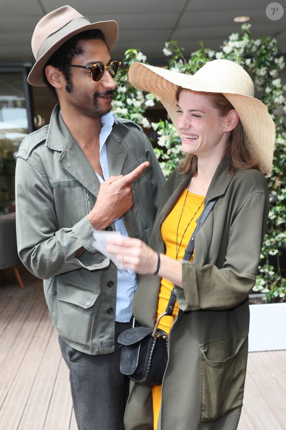 Noémie Schmidt au village lors des internationaux de tennis de Roland Garros, à Paris le 28 mai 2018.