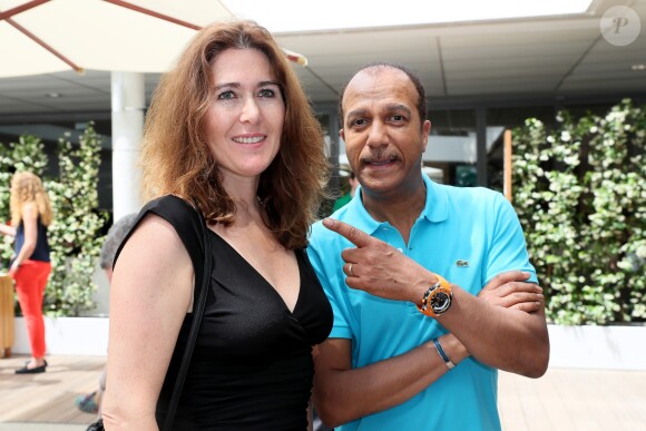 Pascal Legitimus et sa femme Adriana Santini au village lors des internationaux de tennis de Roland Garros, à Paris le 28 mai 2018.