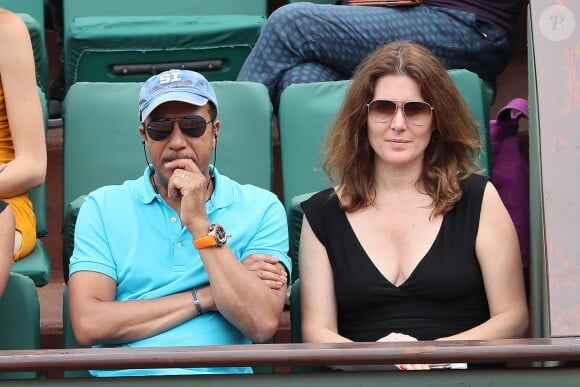 Pascal Legitimus et sa femme Adriana Santini en tribune lors des internationaux de tennis de Roland Garros le 28 mai 2018.