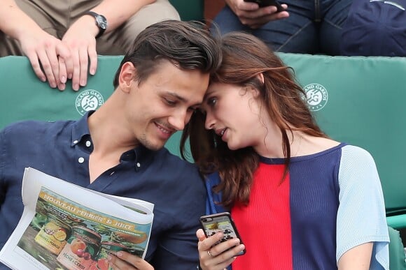 Michel Biel et sa compagne Marilyn Lima en tribune lors des internationaux de tennis de Roland Garros le 28 mai 2018.