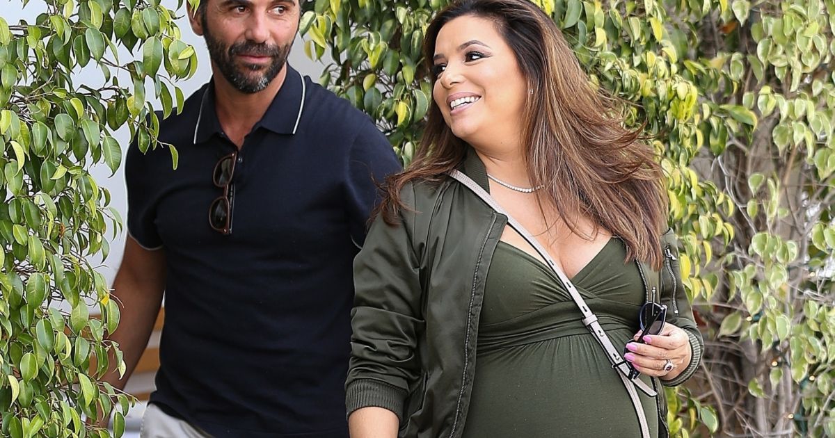 Eva Longoria enceinte et son mari José Baston sont allés déjeuner au