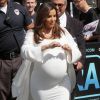 Eva Longoria enceinte et son mari José Baston arrivent à l'émission Extra" de M. Lopez à Universal City, le 8 mai 2018