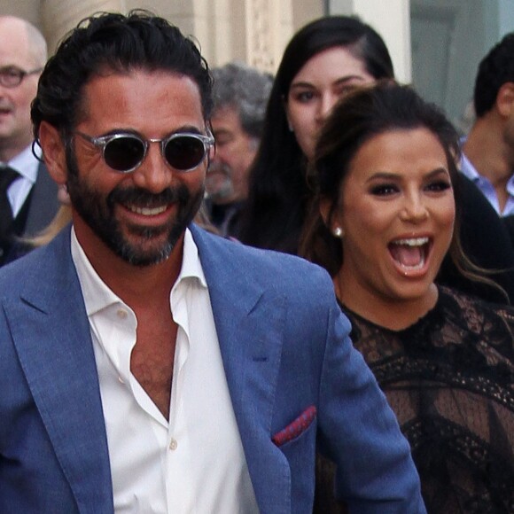 Eva Longoria enceinte (et son mari José Baston) reçoit son étoile sur le Walk Of Fame à Hollywood, le 16 avril 2018