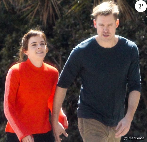 Exclusif - Emma Watson et Chord Overstreet se promènent à Los Angeles, le 8 mars 2018.