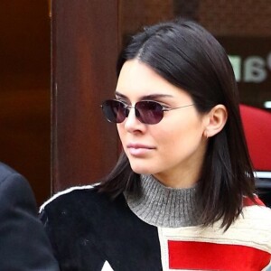 Kendall Jenner quitte l'hôtel Greenwich accompagnée d'un garde du corps à New York le 22 mai 2018.