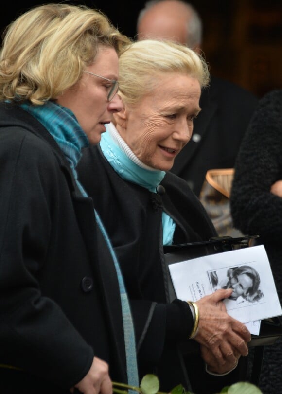 Exclusif - Brigitte Fossey et sa fille Marie Adam aux obsèques de Marcelle Feuillade (mère de Brigitte Fossey) en l'Eglise de Notre Dame de Boulogne Billancourt le 23 décembre 2016.