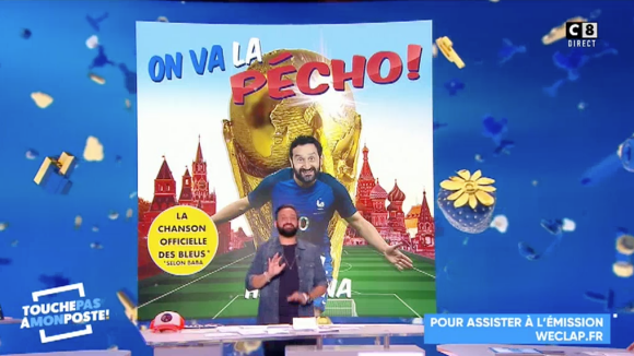 Cyril Hanouna dévoile son hymne pour la Coupe du Monde 2018 sur le plateau de "Touche pas à mon poste" sur C8, le 28 mai 2018.
