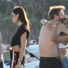 Exclusif -  David Guetta et sa compagne Jessica Ledon profitent de la plage avec leurs amis lors de leurs vacances de Noël à Miami. Le 27 décembre 2017