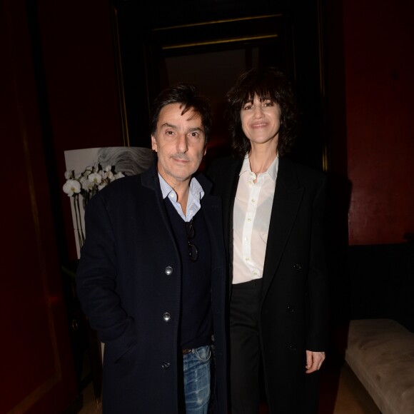 Exclusif - Yvan Attal et sa compagne Charlotte Gainsbourg - After-party du film "La Promesse de l'Aube" d'Eric Barbier" au restaurant Le Café Marly à Paris, France, le 12 décembre 2017. Evènement organisé par Five Eyes Production. © Rachid Bellak/Bestimage