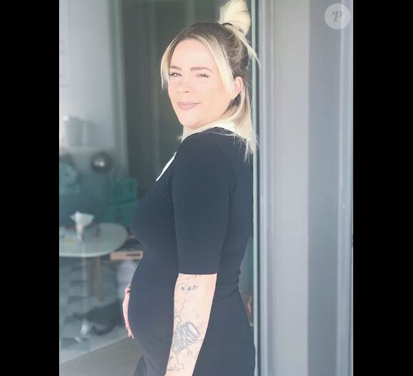 Manon, révélée dans "The Voice" saison 3 (TF1), est enceinte de son premier enfant et dévoile son baby bump.