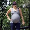Exclusif - Eva Longoria très enceinte est allée se balader avec son mari José Baston à Studio City, le 4 juin 2018
