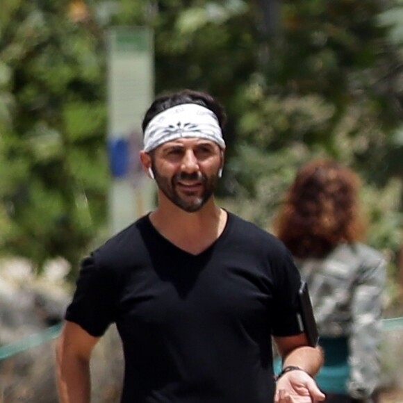 Exclusif - Eva Longoria très enceinte est allée se balader avec son mari José Baston à Studio City, le 4 juin 2018