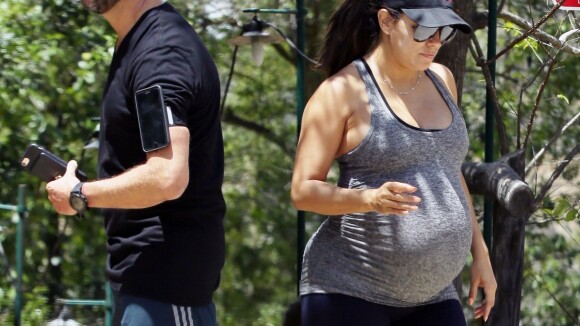 Eva Longoria enceinte : L'accouchement imminent, elle se dépense avec énergie !