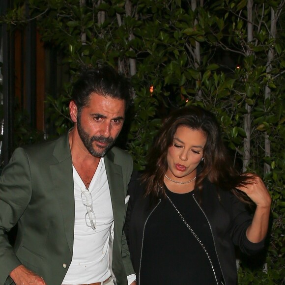 Eva Longoria très enceinte et son mari José Baston sont allés diner en amoureux au restaurant Ago à West Hollywood, le 4 juin 2018