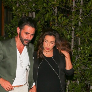 Eva Longoria très enceinte et son mari José Baston sont allés diner en amoureux au restaurant Ago à West Hollywood, le 4 juin 2018