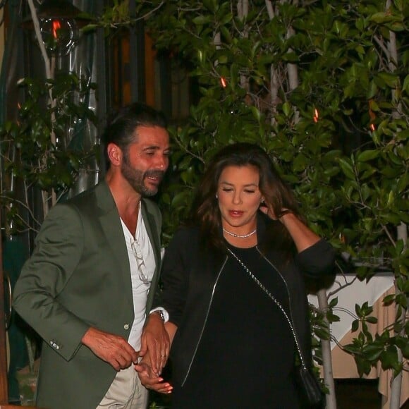 Eva Longoria très enceinte et son mari José Baston sont allés diner en amoureux au restaurant Ago à West Hollywood, le 4 juin 2018