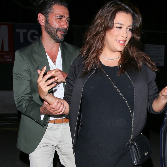 Eva Longoria très enceinte et son mari José Baston sont allés diner en amoureux au restaurant Ago à West Hollywood, le 4 juin 2018
