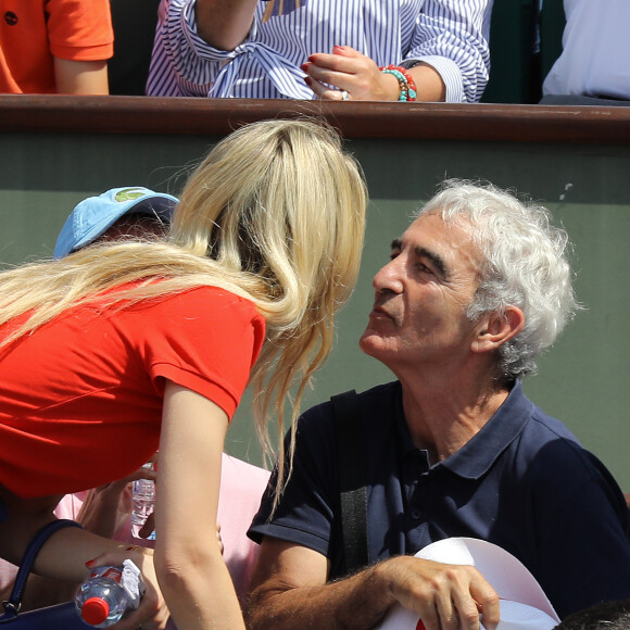 Carine Galli et Raymond Domenech dans les tribunes des internationaux de tennis de Roland Garros à Paris, France, le 3 juin 2018. © Dominique Jacovides - Cyril Moreau