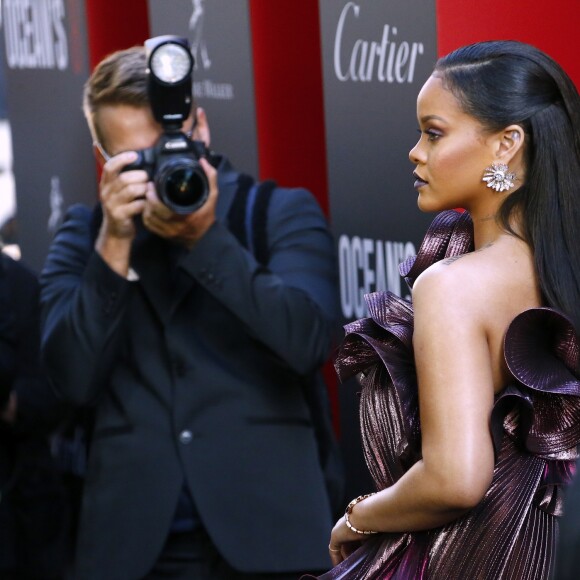 Rihanna (robe Givenchy) à la première du film 'Ocean's 8' à New York, le 5 juin 2018 © Charles Guerin/Bestimage