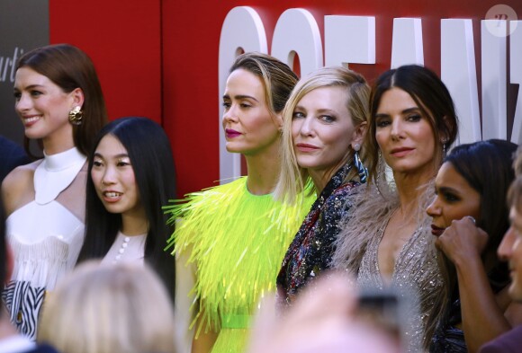 Sarah Paulson, Anne Hathaway, Sandra Bullock, Mindy Kaling, Helena Bonham Carter et Rihanna à la première du film 'Ocean's 8' à New York, le 5 juin 2018 © Charles Guerin/Bestimage