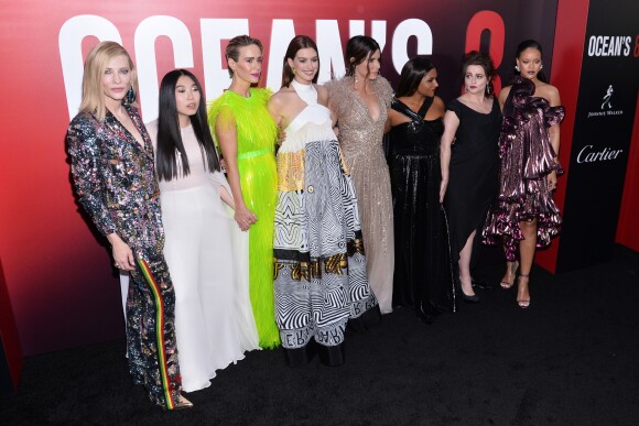 Cate Blanchett, Awkwafina, Sarah Paulson, Anne Hathaway, Sandra Bullock, Mindy Kaling, Helena Bonham Carter et Rihanna lors de la première d'Ocean's 8 au Alice Tully Hall, Lincoln Center, New York City, le 5 juin 2018.