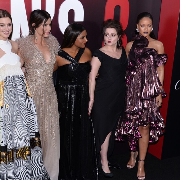 Cate Blanchett, Awkwafina, Sarah Paulson, Anne Hathaway, Sandra Bullock, Mindy Kaling, Helena Bonham Carter et Rihanna lors de la première d'Ocean's 8 au Alice Tully Hall, Lincoln Center, New York City, le 5 juin 2018.