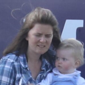 Catherine Kate Middleton, duchesse de Cambridge, le prince George, la princesse Charlotte, pieds nus, lors d'un match de polo caritatif au Beaufort Polo Club à Tetbury le 10 juin 2018.