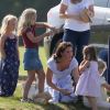 Catherine Kate Middleton, duchesse de Cambridge, la princesse Charlotte, pieds nus, lors d'un match de polo caritatif au Beaufort Polo Club à Tetbury le 10 juin 2018.
