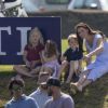 Catherine Kate Middleton, duchesse de Cambridge, le prince George, la princesse Charlotte, pieds nus, lors d'un match de polo caritatif au Beaufort Polo Club à Tetbury le 10 juin 2018. Le Maserati Royal Charity Polo Trophy est destiné à recueillir des fonds pour deux organismes de bienfaisance, "The Royal Marsden" et "Centrepoint". T