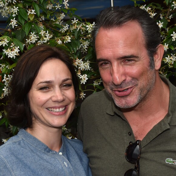 Jean Dujardin et sa femme Nathalie Péchalat au village lors des internationaux de France à Roland Garros le 10 juin 2018. © Veeren / Bestimage