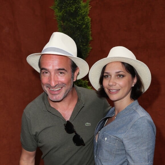 Jean Dujardin et sa femme Nathalie Péchalat au village lors des internationaux de tennis de Roland Garros à Paris, le 10 juin 2018. © Moreau-Jacovides/Bestimage