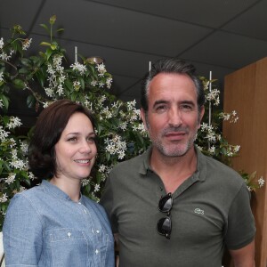 Jean Dujardin et sa femme Nathalie Péchalat au village lors des internationaux de tennis de Roland Garros à Paris, le 10 juin 2018. © Moreau-Jacovides/Bestimage