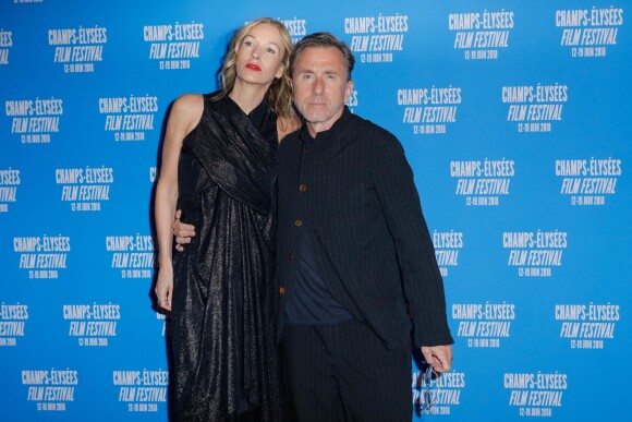 Tim Roth et sa femme Nikki Butler - Soirée d'ouverture de la 7ème édition du Champs-Elysées Film Festival au cinéma Gaumont Marignan à Paris, le 12 juin 2018. © Veeren / CVS / Bestimage