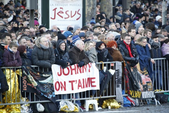 - Fans - Obsèques de Johnny Hallyday en l'église La Madeleine à Paris, France, le 9 décembre 2017. © Christophe Aubert/Bestimage