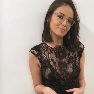 Agathe Auproux sexy dans une robe noire le 10 novembre 2017.