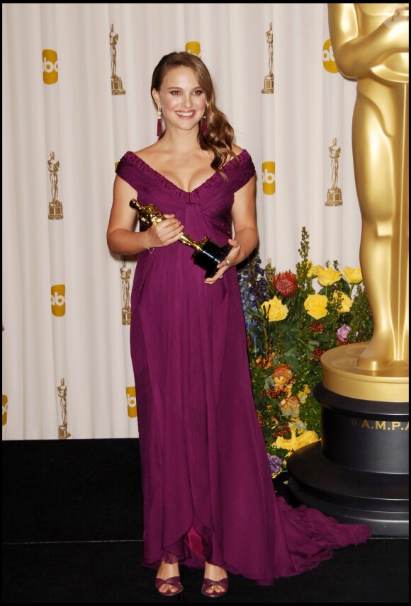 Natalie Portman reçoit l'Oscar de la meilleure actrice pour "Black Swan", le 27 février 2011.