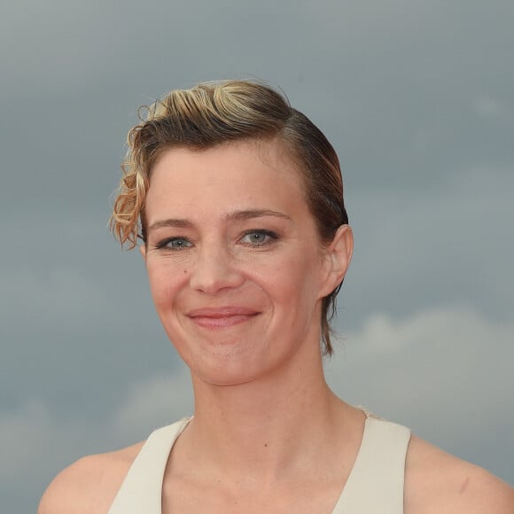 Céline Sallette - Photocall sur le tapis rouge du festival du film de Cabourg le 16 juin 2018. © Coadic Guirec / Bestimage