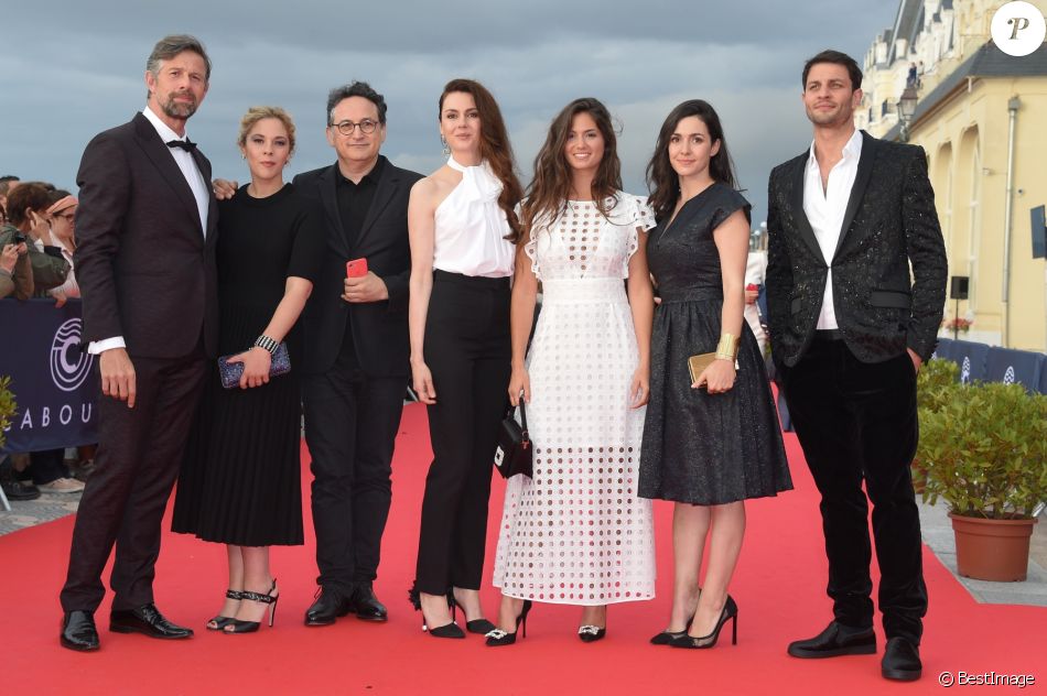 Johan Heldenbergh Alysson Paradis Thierry Klifa Julia Faure Ophelie Bau Alice Vial Marc Ruchmann Photocall Sur Le Tapis Rouge Du Festival Du Film De Cab Purepeople Retrouvez toutes les news, photos, films, séries, informations à propos de ophélie bau (01/01/1992). johan heldenbergh alysson paradis