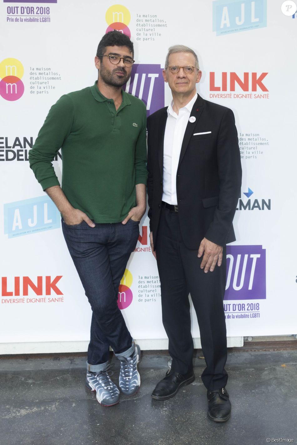 Exclusif - Soufiane Ababri et Michel Simon (président de LINK) lors de la 2ème cérémonie de remise des OUT d&#039;or, prix de la visibilité LGBTI (lesbiennes, gays, bi·e·s, trans et intersexes), organisé par l&#039;association des journalistes LGBT, AJL et la Maison des Métallos (établissement culturel de la ville de Paris) à la Maison des Métallos, à Paris, France, le 19 juin 2018.