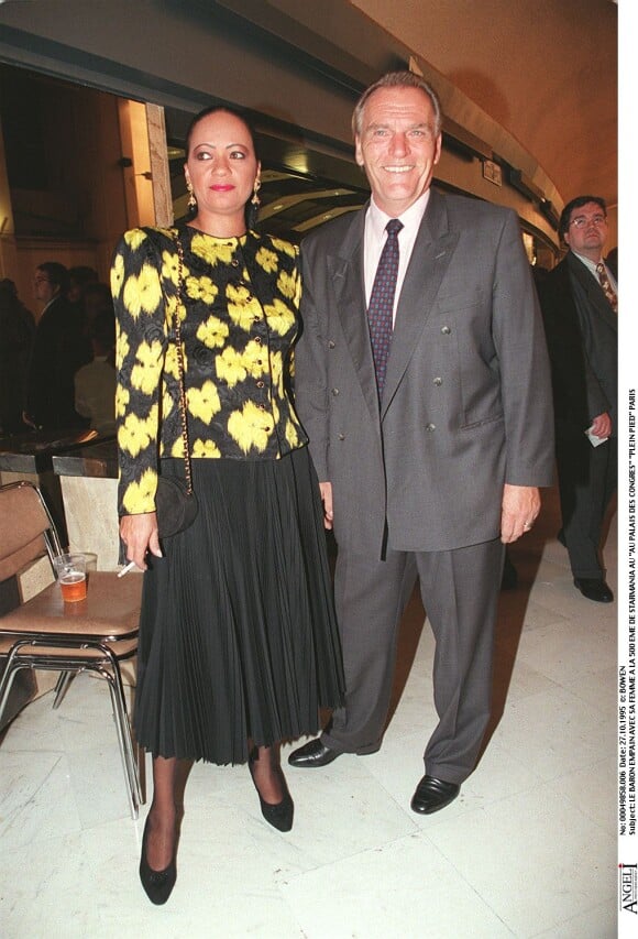 Edouard-Jean Empain avec sa femme à Paris en 1995