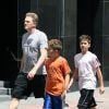 MICHAEL RAPAPORT ET SES DEUX FILS, MACEO SHANE ET JULIAN ALI, SE RENDENT CHEZ NIKE TOWN A LOS ANGELES EN CALIFORNIE LE 15 AOUT 2011.