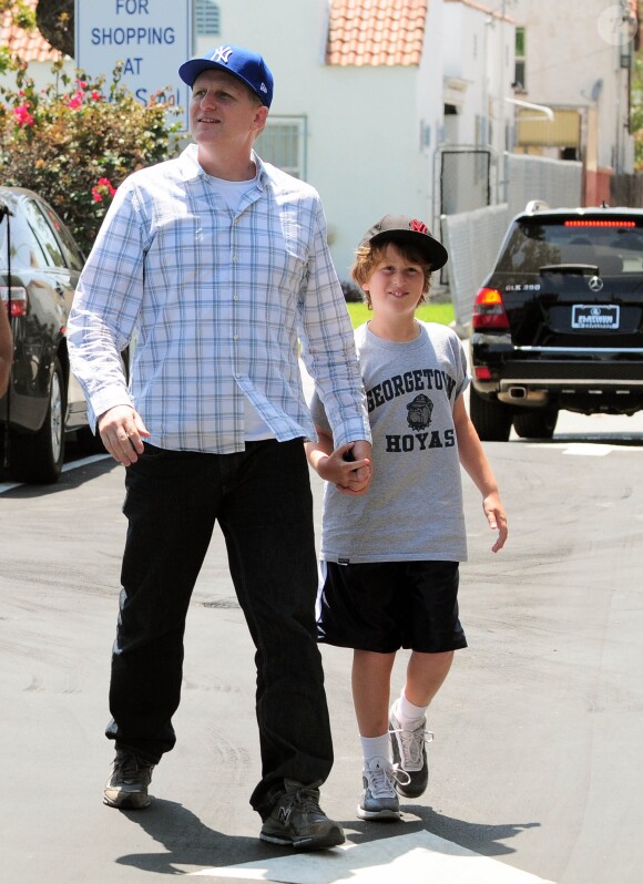 L'ACTEUR MICHAEL RAPAPORT ET SON FILS JULIAN ALI EN VIREE SHOPPING A LOS ANGELES, 6 JUILLET 2011.