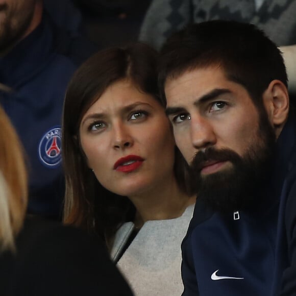 Nikola Karabatic et sa compagne Géraldine Pillet - People au match de football PSG-Bordeaux au Parc des Princes à Paris le 11 septembre 2015.