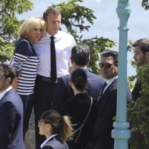 Le président de la République Française Emmanuel Macron avec sa femme la Première Dame Brigitte Macron, et ses équipes, aux abords du manoir Richelieu dans le cadre du sommet du G7 au manoir Richelieu. La Malbaie, le 8 juin 2018. © Ludovic Marin/Pool/Bestimage