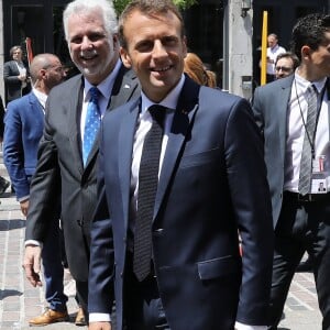 Le président de la République française Emmanuel Macron, sa femme la Première Dame Brigitte Macron, le Premier ministre du Québec Philippe Couillard et sa femme Suzanne Pilote déambulent dans les rues du Vieux-Montréal, Québec, Canada, le 7 juin 2018, la veille du sommet du G7.