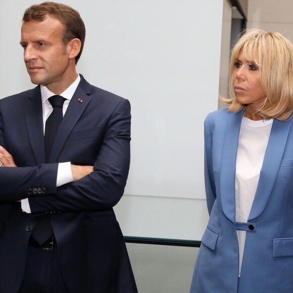 Le président de la République française Emmanuel Macron, sa femme la Première Dame Brigitte Macron, le Premier ministre du Québec Philippe Couillard et sa femme Suzanne Pilote visitent le musée Pointe-à-Callière (cite d'archéologie et d'histoire) à Montréal, Québec, Canada, le 7 juin 2018, la veille du sommet du G7. © Dominique Jacovides/Bestimage